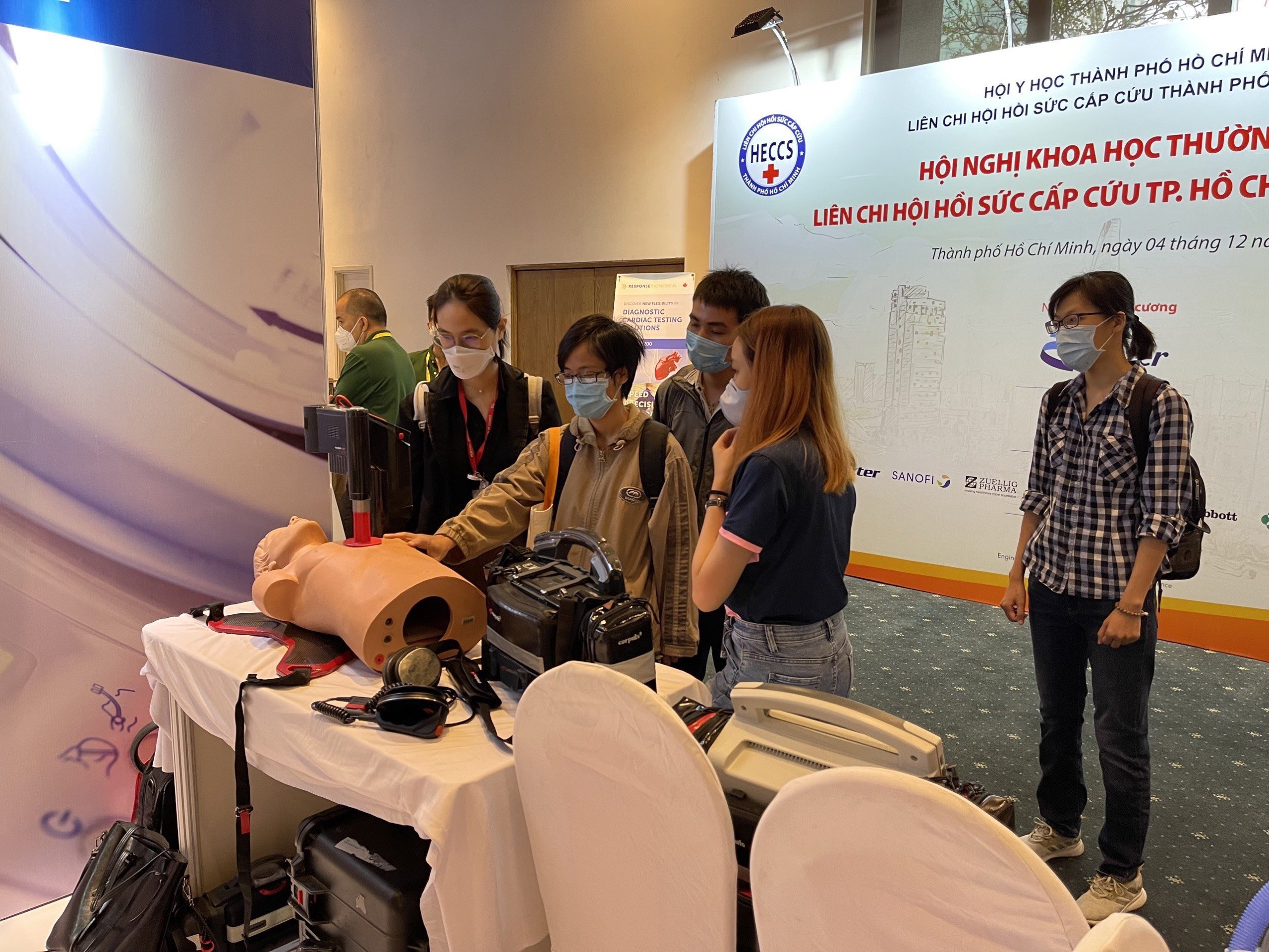 DMED booth at the HCMC intensive care conference – photo 2