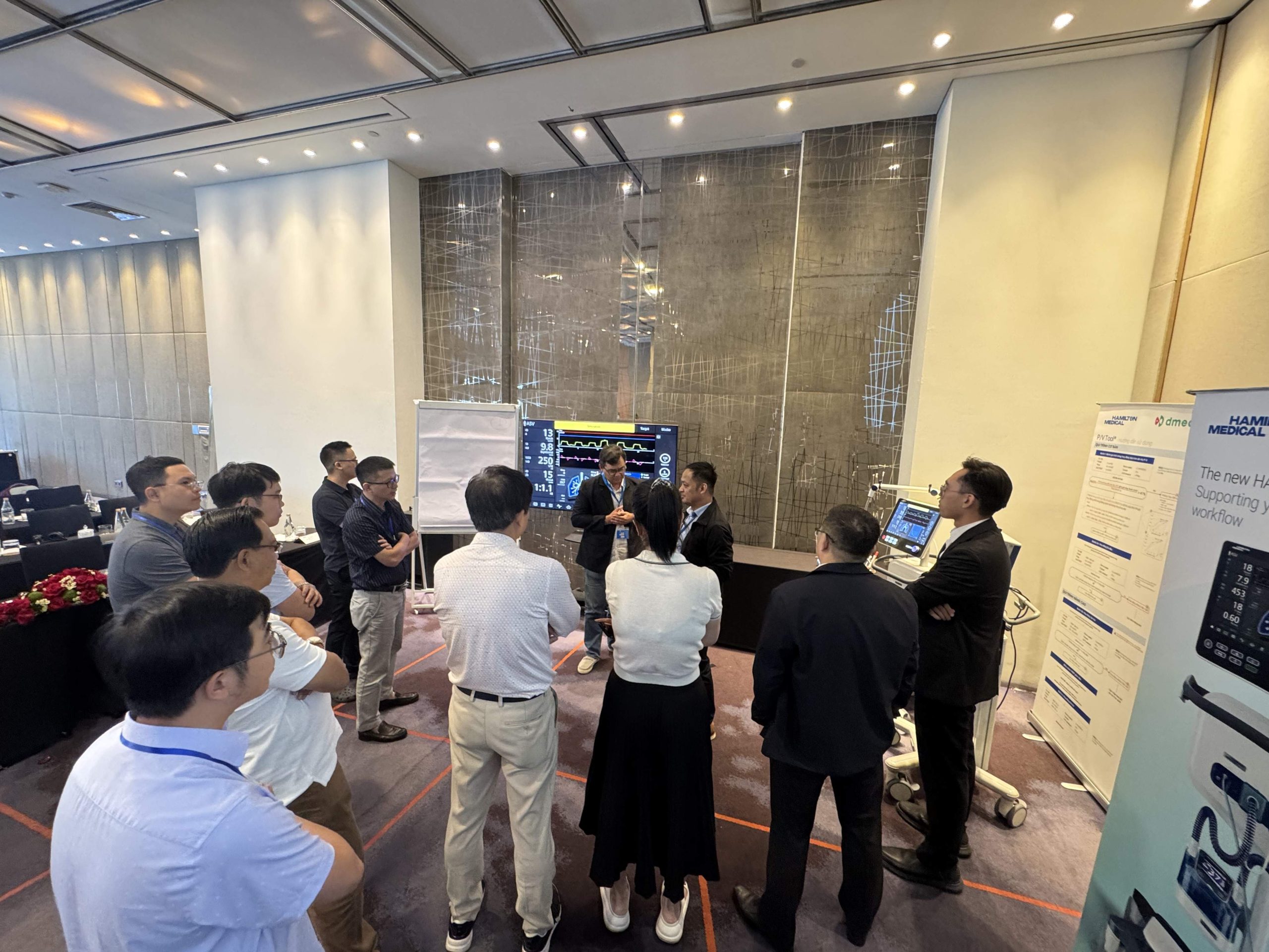 Vietnamese physicians in professional exchange — photo 9