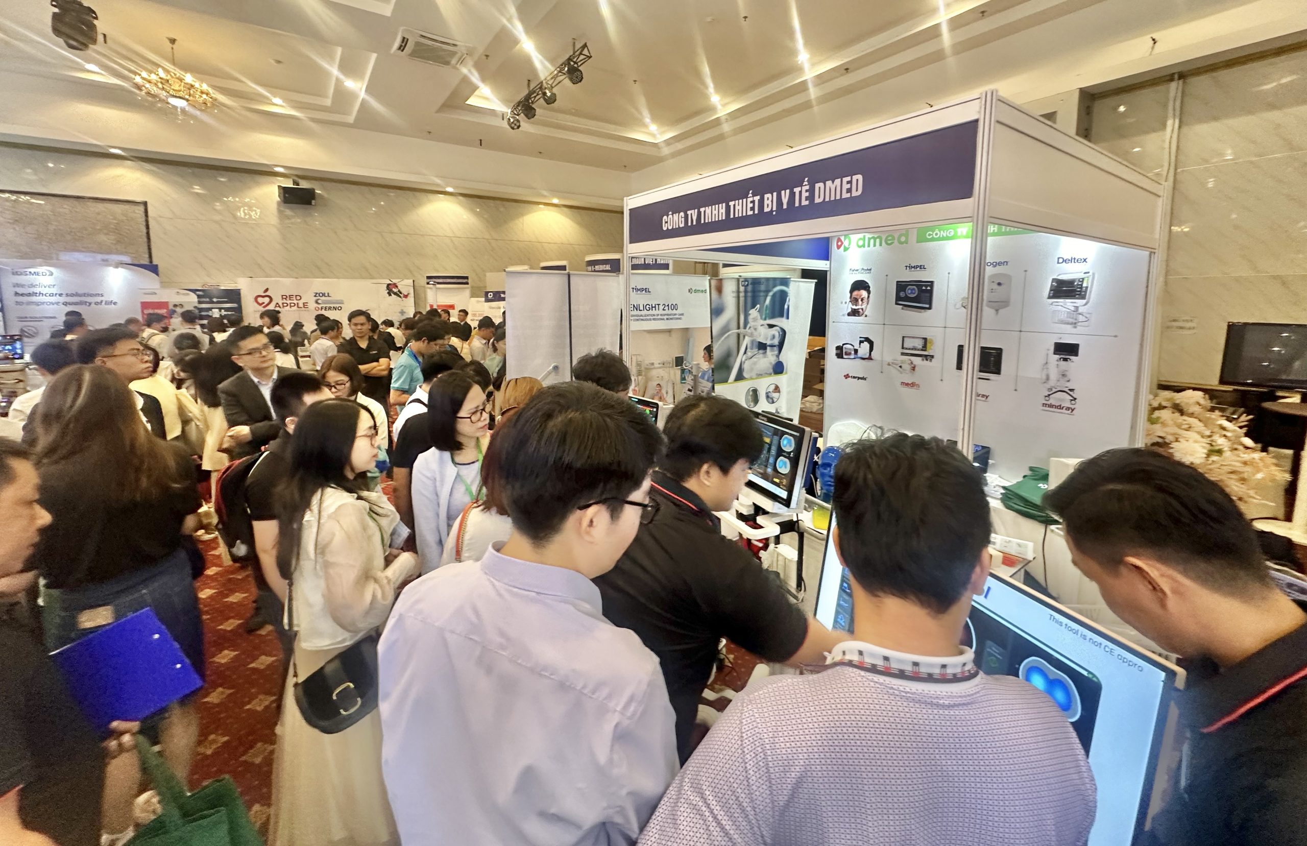 ENLIGHT 2100 EIT Monitoring System at the DMED booth – photo 5