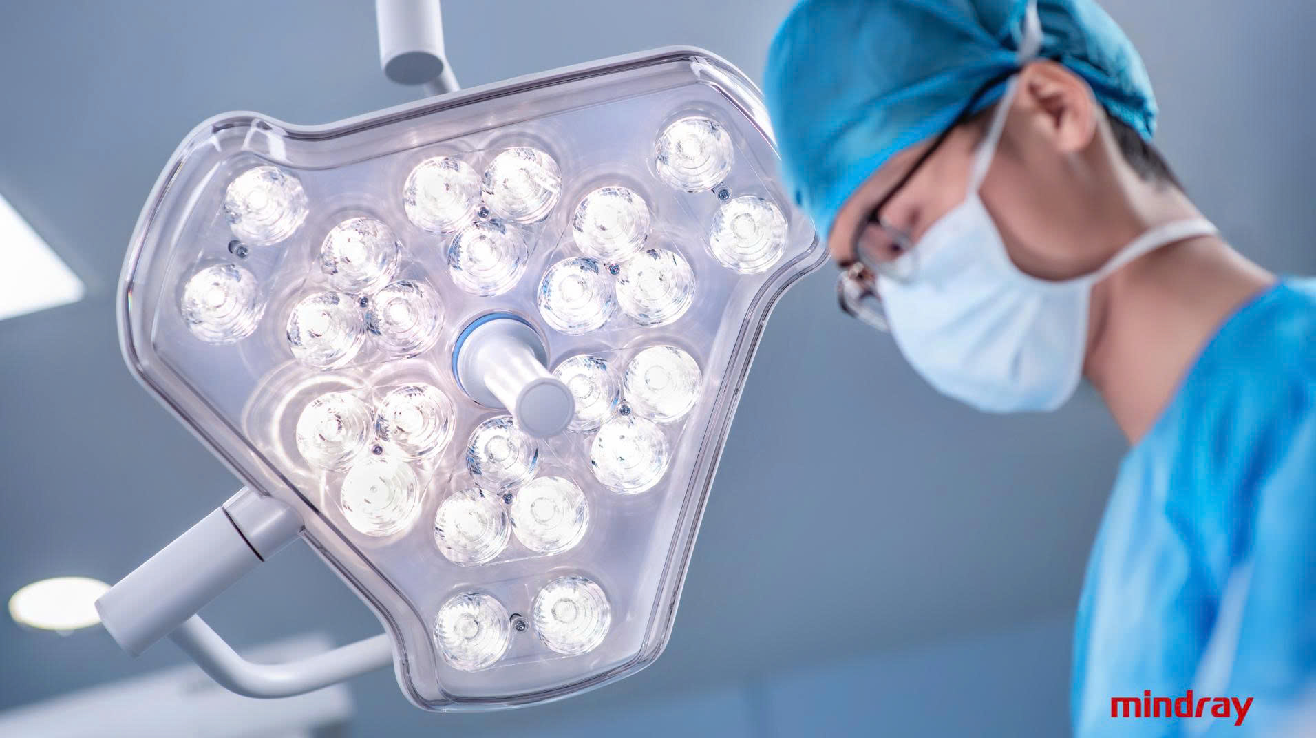 Surgical Light - Model: HyLED Q6 - 2